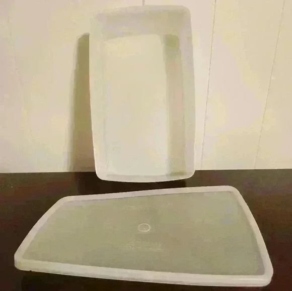 Tupperware vintage storage  container 713 with lid 714 - Picture 1 of 4
